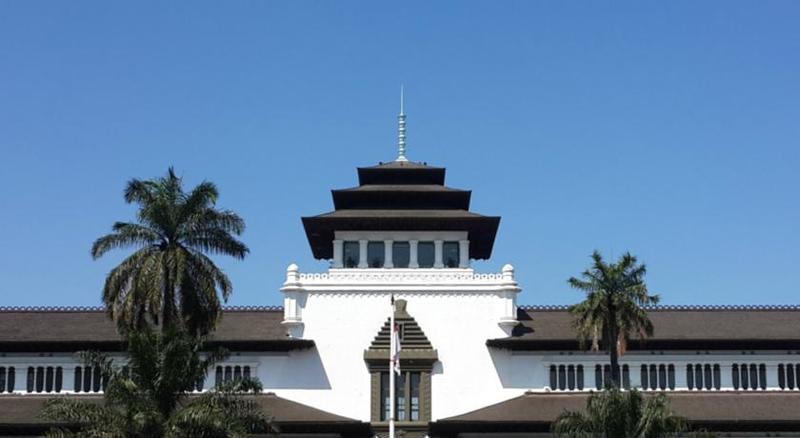 Amaris Hotel Cimanuk Bandung Exterior foto